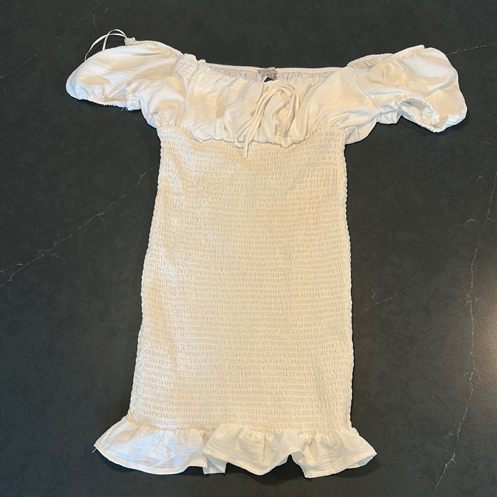 White mini dress with puff sleeves